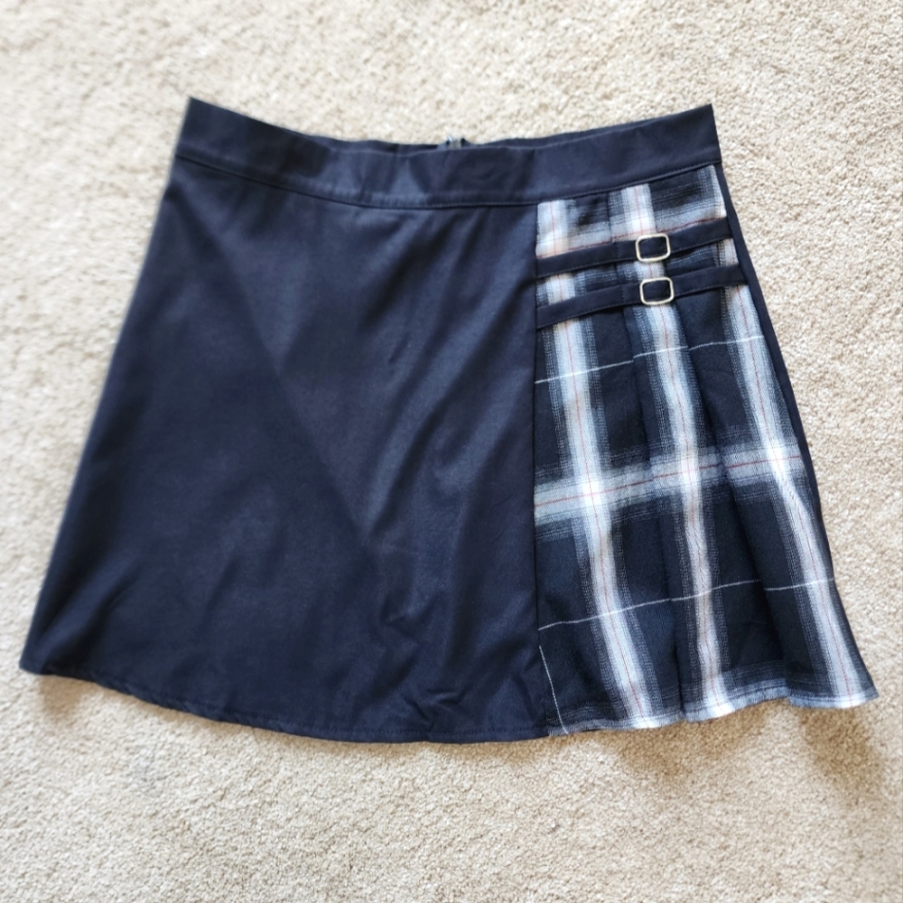 Plaid‎ schoolgirl style mini skirt